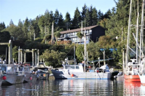 Отель Tofino Motel Harborview  Тофино